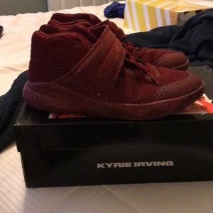 Kyrie 2 Red Velvet